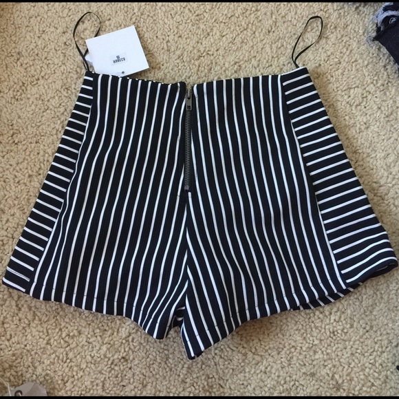 Last One!! LF black and white striped skort - Picture 2 of 2
